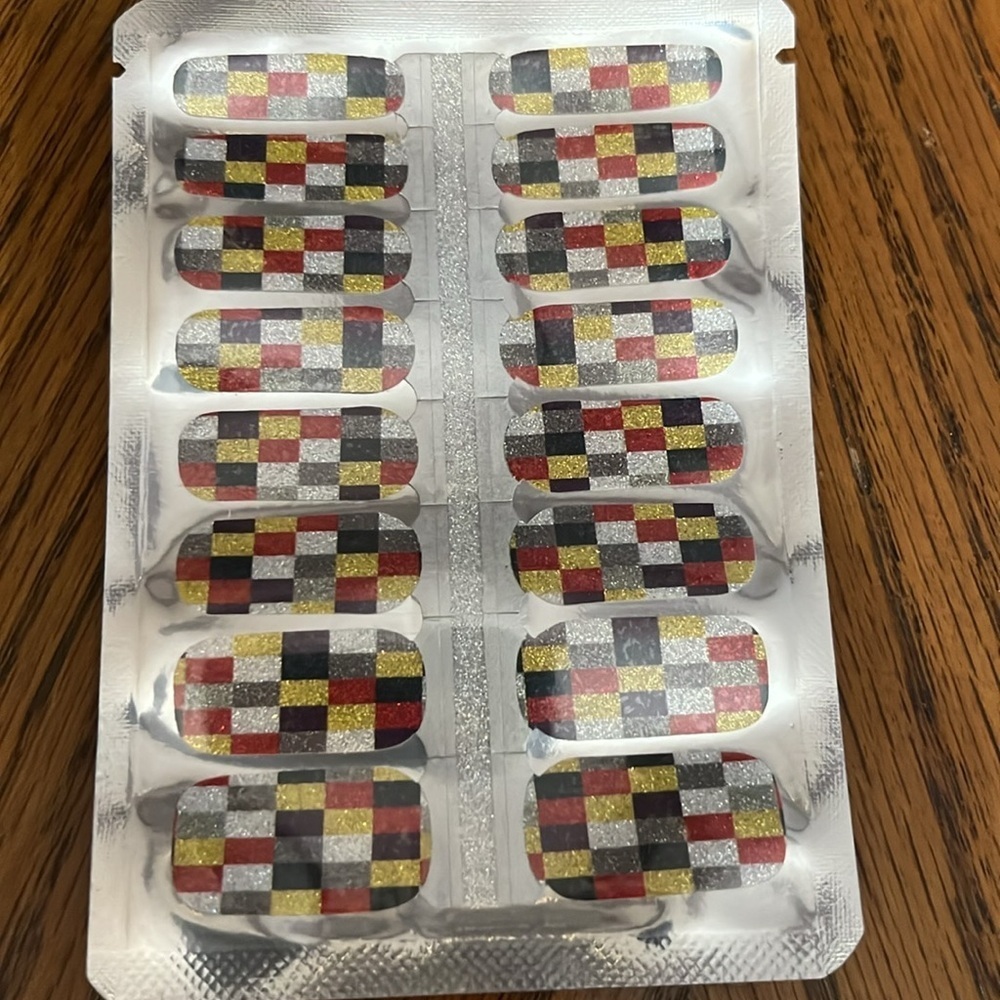 6 Colorful Nail Wraps Set - Picture 5 of 8